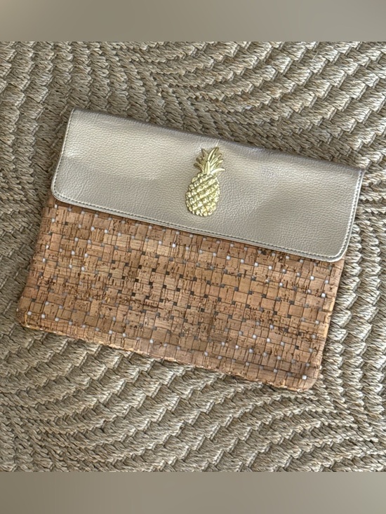 Mud Pie Handbags - Neutral Cork & Gold Pineapple Clutch - Women's Envelope Bag